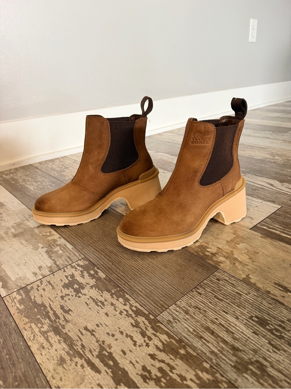 Sorel Hi-line Chestnut Chelsea Boots Size 6.5